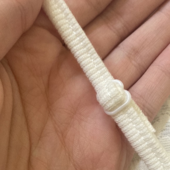 Creamed LacedTank Top. Color: Light cream, Brand: Shein, Size: M(6)tight fitting - Picture 4 of 6